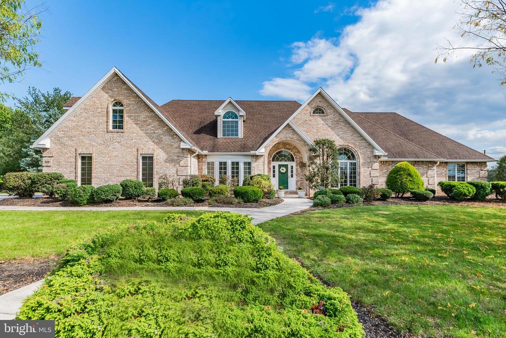 Meadow Dr, Mechanicsburg, PA 17055