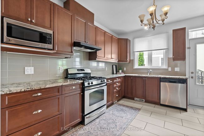 182 Meandering Brook Dr, House attached with 4 bedrooms, 4 bathrooms and 2 parking in Gloucester ON | Image 15