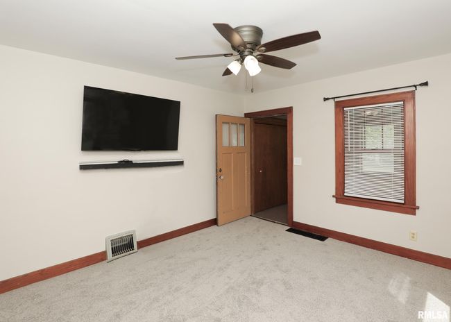110 18 Th Ave, House other with 3 bedrooms, 1 bathrooms and null parking in Moline IL | Image 7