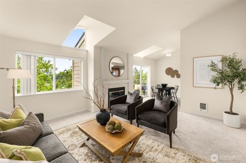 c12-3811 130th Ln Se, Bellevue, WA, 98006-1369 | Card Image
