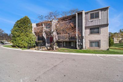 909 - 29890 W 12 Mile Road, Condo with 2 bedrooms, 1 bathrooms and null parking in Farmington Hills MI | Image 3