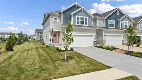 3726 Sw Walsh Dr, Lee's Summit, MO, 64082-2206 | Card Image