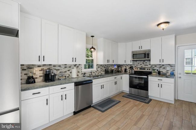 18906 White Oak Dr, House other with 4 bedrooms, 2 bathrooms and null parking in TRIANGLE VA | Image 10