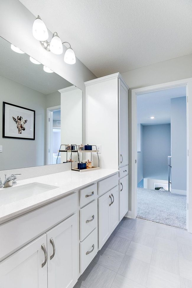 Upper hall bath. | Image 25