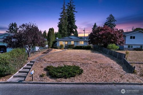1319 W 12th St, Port Angeles, WA, 98363-5513 | Card Image
