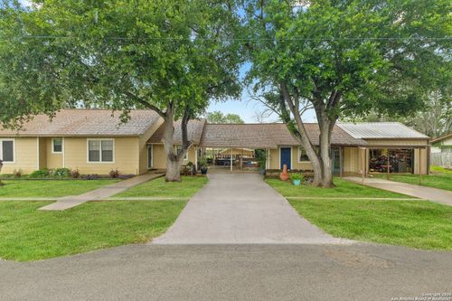 1604 J St, Floresville, TX, 78114-2744 | Card Image