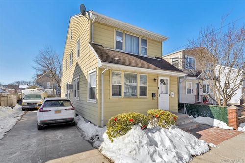 22 Brokaw Ave, Floral Park, NY, 11001-1513 | Card Image