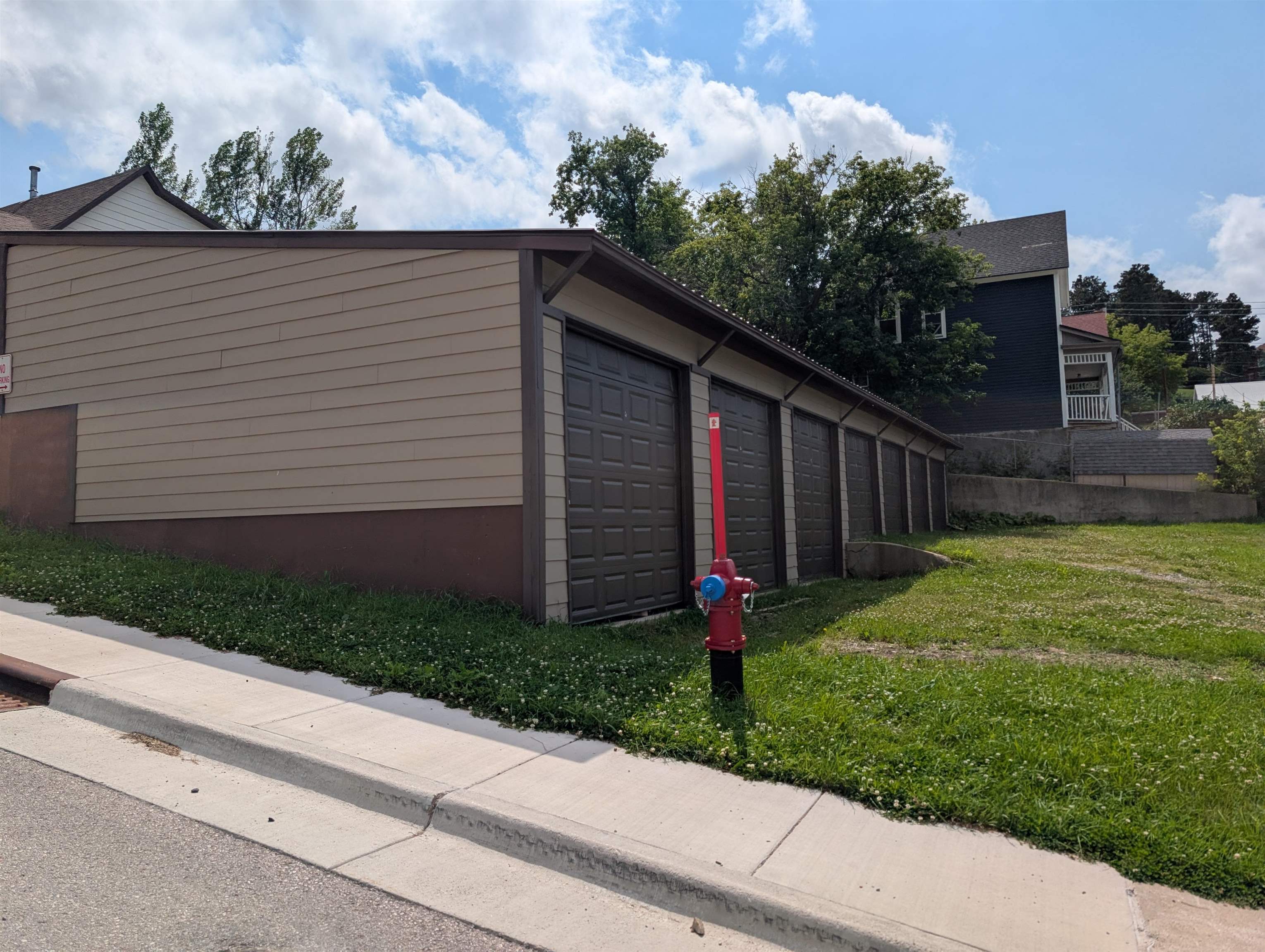 Commercial Sale in Lead 4