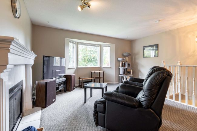 23385 124 Avenue, House other with 3 bedrooms, 2 bathrooms and 4 parking in Maple Ridge BC | Image 10