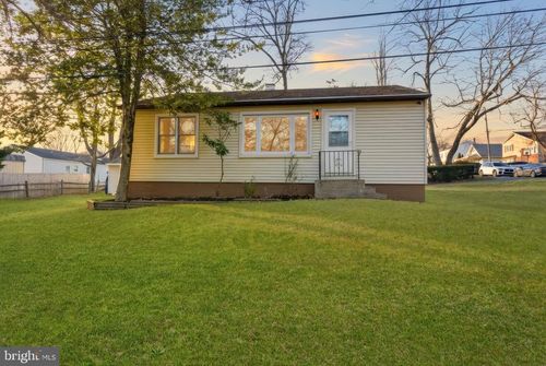 110 Warren St, WILLOW GROVE, PA, 19090-2118 | Card Image