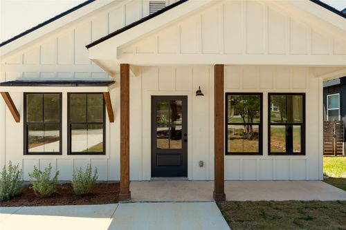 9 Stone Creek Cir, Wimberley, TX, 78676-2313 | Card Image