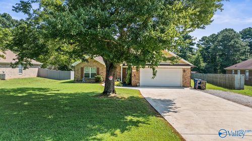 727 Morris Rd, Toney, AL, 35773-7411 | Card Image