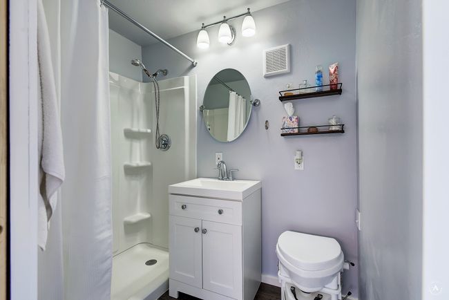 Studio Suite Bath | Image 46