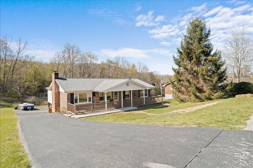 310 Overland Dr, Christiansburg, VA, 24073-4716 | Card Image