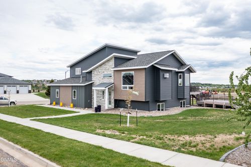 1717 Prairie Hawk Dr, Bismarck, ND, 58503-8499 | Card Image