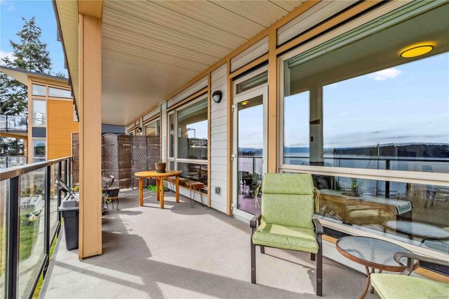 Balcony with a ocean view | Image 23