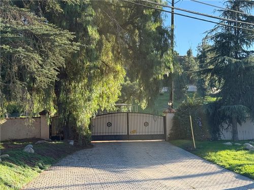 9528 Sunland Blvd, Shadow Hills, CA, 91040-1338 | Card Image