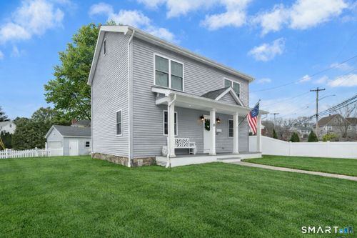 12 Reynolds Dr, Fairfield, CT, 06824-4618 | Card Image