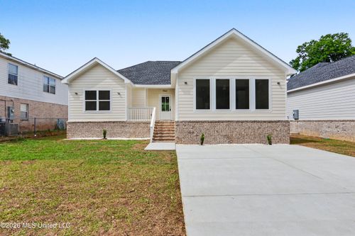1740 Garden Park Dr, Biloxi, MS, 39531-4323 | Card Image