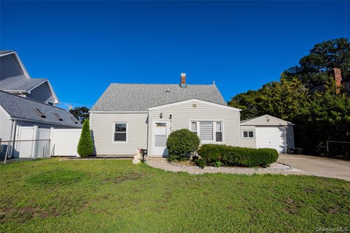 75 Ranch Ln, Levittown, NY, 11756-4644 | Card Image