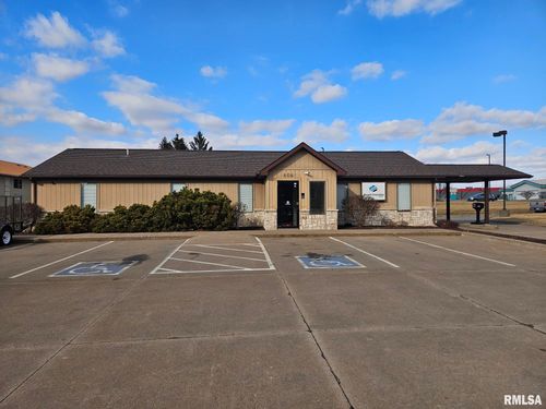 404 Cleveland St, Muscatine, IA, 52761-5800 | Card Image