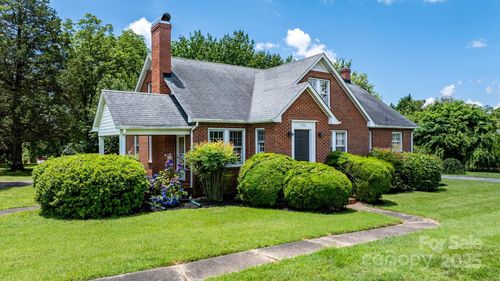 1520 21st Ave Ne, Hickory, NC, 28601-1622 | Card Image