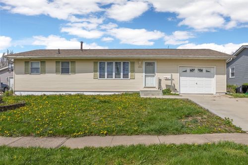1310 G Ave, Marion, IA, 52302-4958 | Card Image