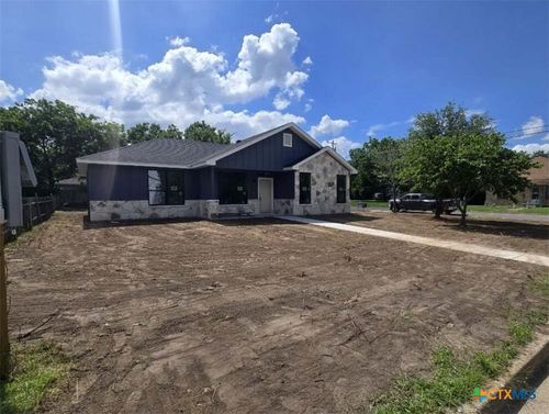 300 14th St, Gatesville, TX, 76528-2302 | Card Image