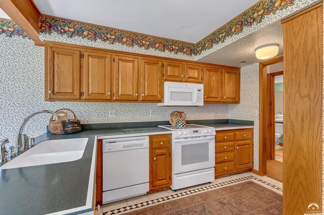 4004 Vintage Ct, Condo with 3 bedrooms, 2 bathrooms and null parking in Lawrence KS | Image 12