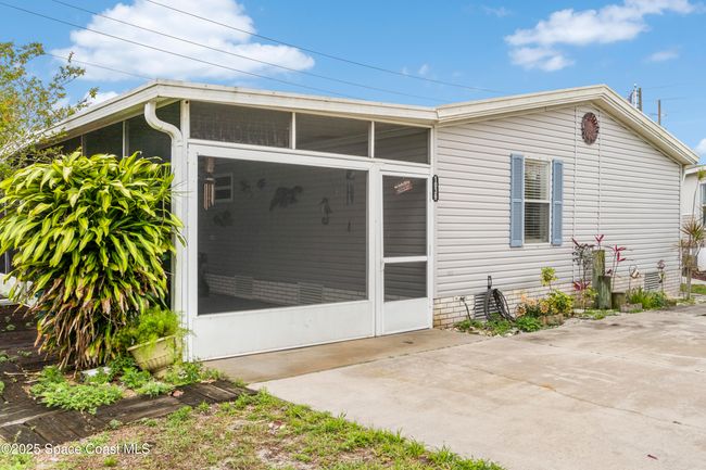 1039 Wren Cir, House other with 3 bedrooms, 2 bathrooms and null parking in Barefoot Bay FL | Image 4
