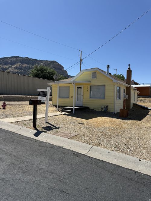 369 W 400 N, East Carbon, UT, 84520-2001 | Card Image