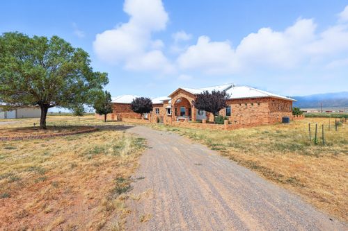 29 Mora Dr, Belen, NM, 87002-9586 | Card Image