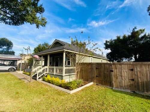 821 Atlanta Ave, Nederland, TX, 77627-2424 | Card Image