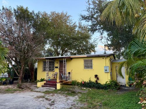 2250 Nw 86th St, Miami, FL, 33147-4147 | Card Image