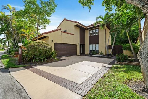 1010 Ne 204th Ter, Miami, FL, 33179-2545 | Card Image