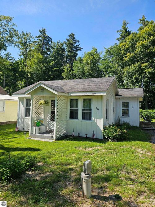 514 W M 55, Tawas City, MI, 48763-9607 | Card Image