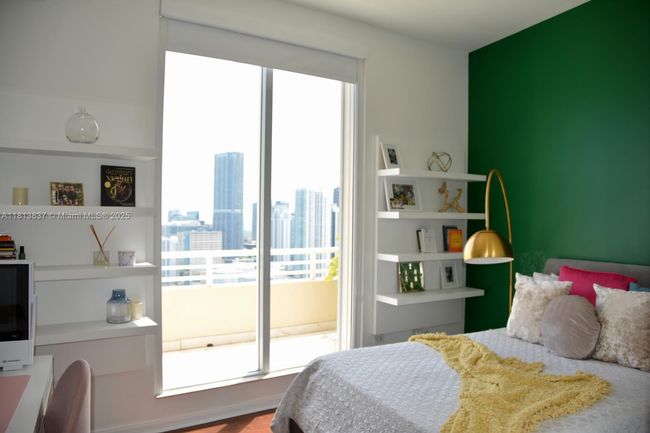 APT-4505 - 848 Brickell Key Dr, Condo with 3 bedrooms, 4 bathrooms and null parking in Miami FL | Image 42