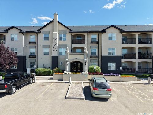 102-1610 Dakota Dr, Regina, SK, S4Z0A5 | Card Image