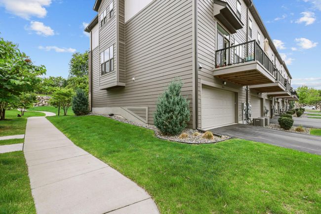 Walkways permeate the grounds for easy access throughout. | Image 40