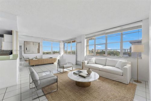 apt-809-2025 Ne 164th St, North Miami Beach, FL, 33162-4108 | Card Image