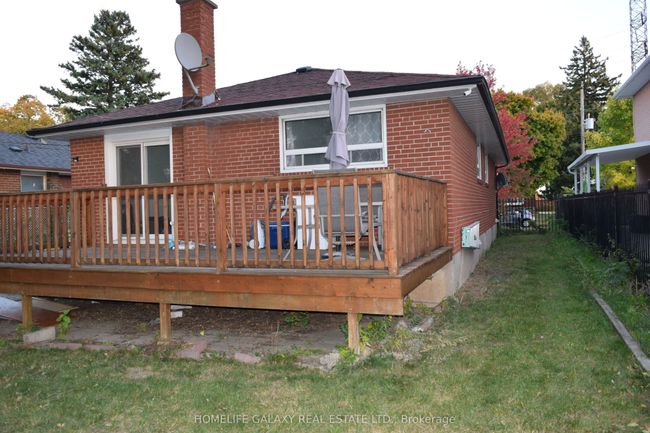 52 Peace Dr, House other with 6 bedrooms, 4 bathrooms and 4 parking in Scarborough ON | Image 27