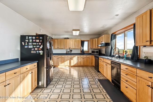 12 Osage Path Trail, House other with 3 bedrooms, 2 bathrooms and null parking in Boulder WY | Image 9