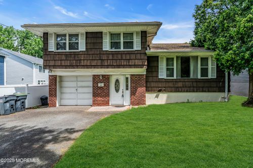 103 Hallberg Ave, Bergenfield, NJ, 07621-2650 | Card Image