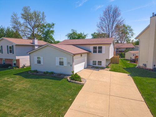 21 Cedar Ct, Bloomington, IL, 61701-7852 | Card Image