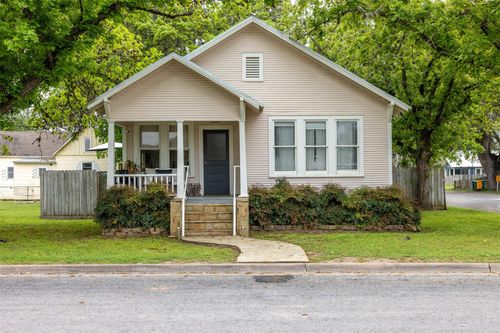 261 N Water St, La Grange, TX, 78945-2525 | Card Image