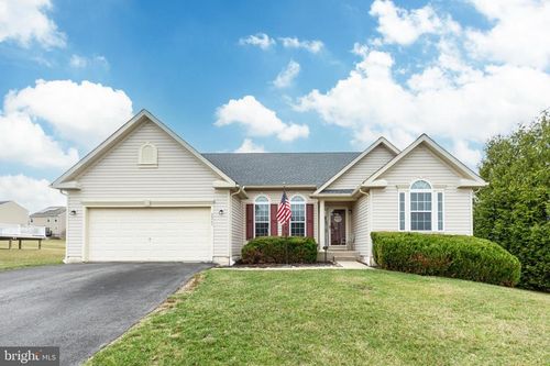 2263 Water Garden Dr, HANOVER, PA, 17331-8322 | Card Image