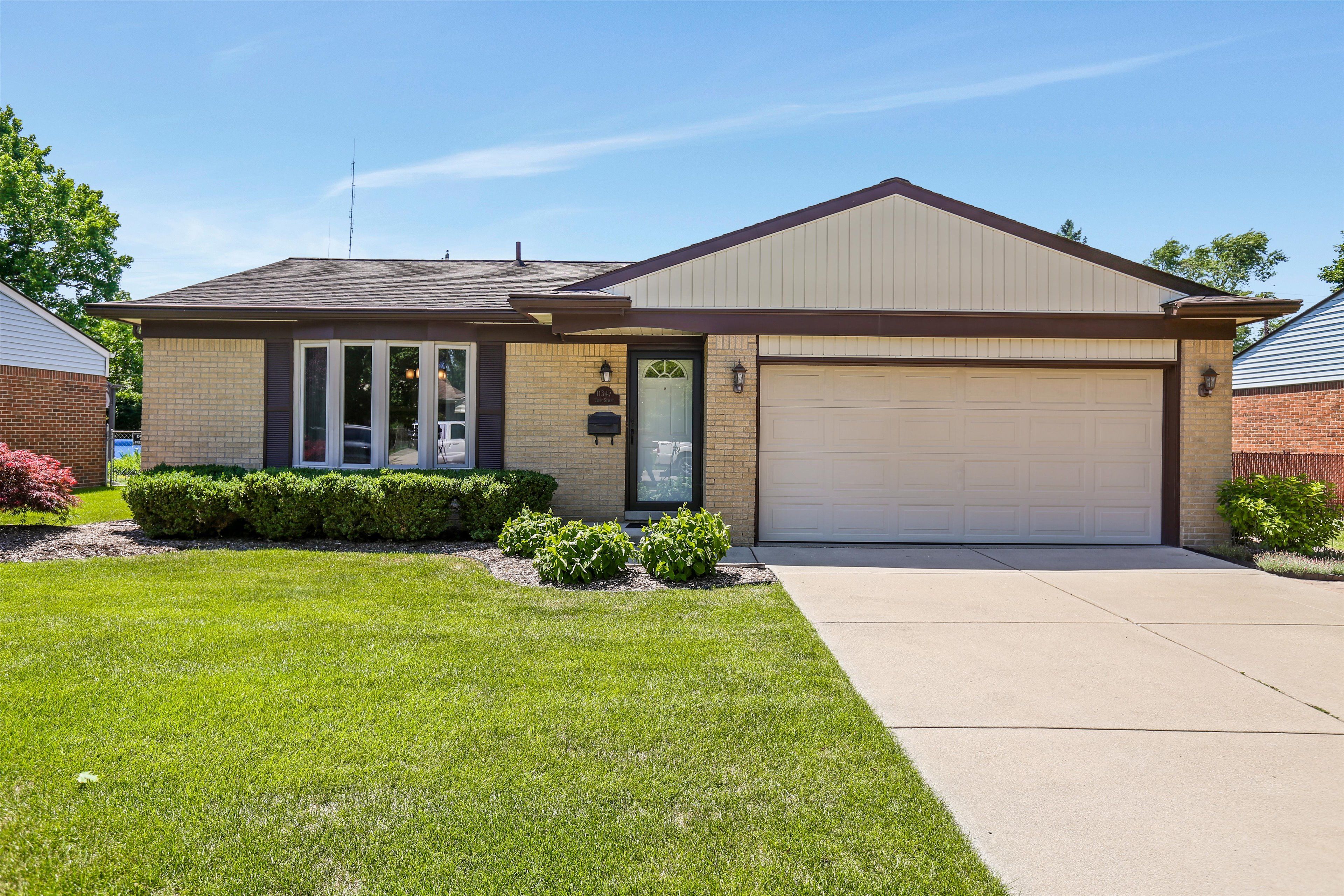 Terry St, Plymouth, MI 48170