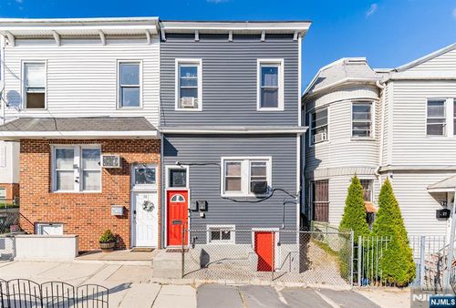 29 Victoria Ave, Newark, NJ, 07104-1001 | Card Image