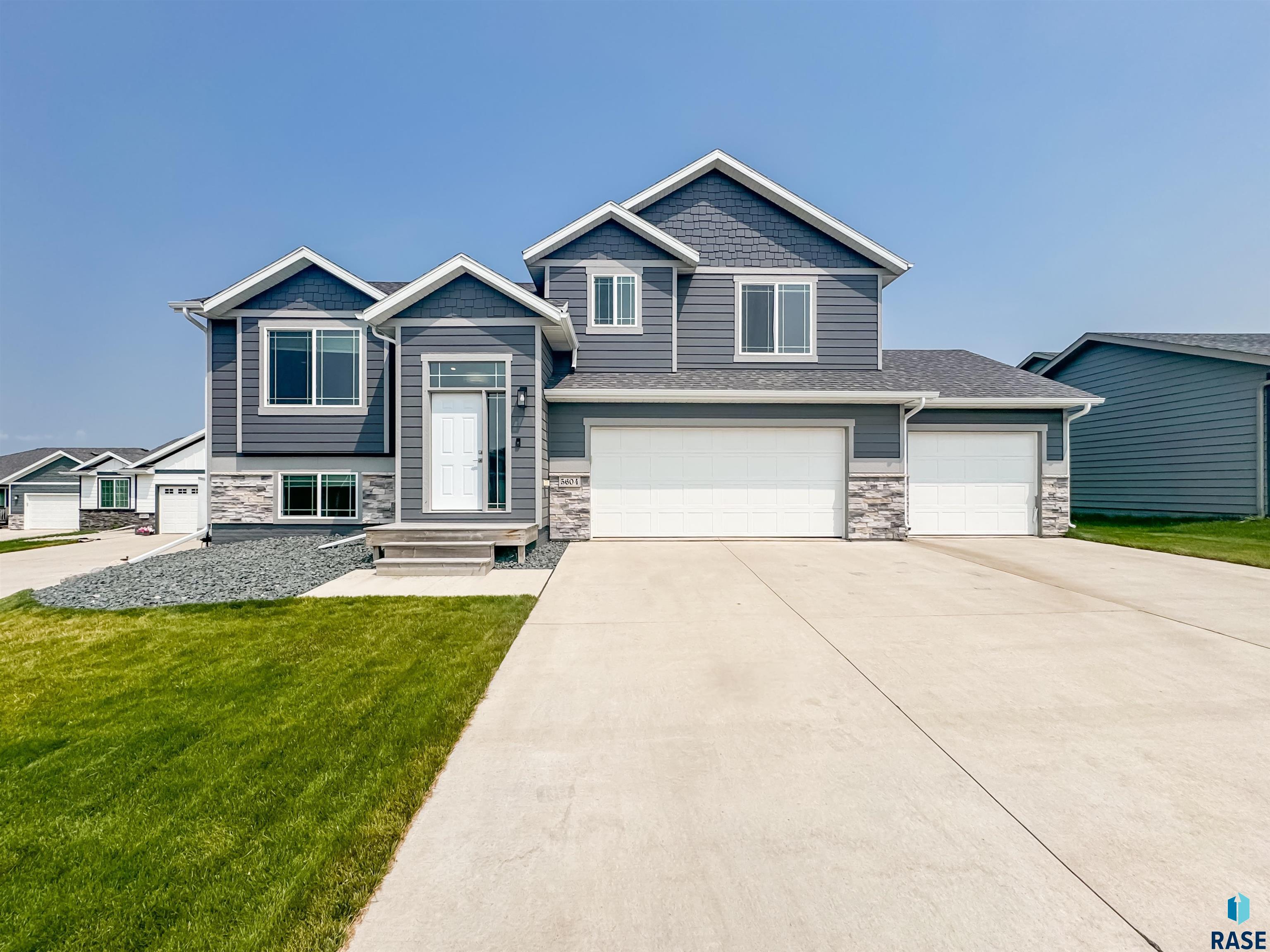 Holbrook Cir, Sioux Falls, SD 57107