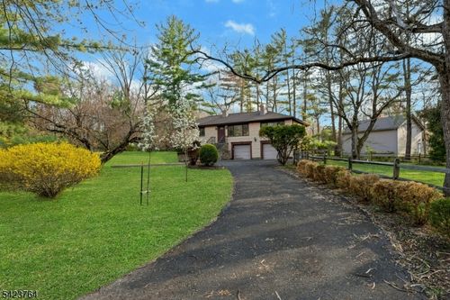 43 King George Rd, Warren, NJ, 07059-7026 | Card Image
